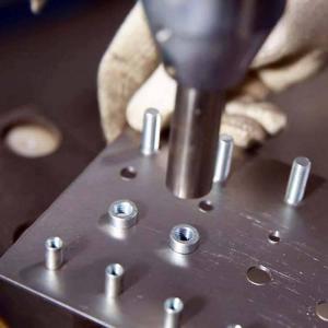 压铆设备佛山直供螺柱铆接不紧